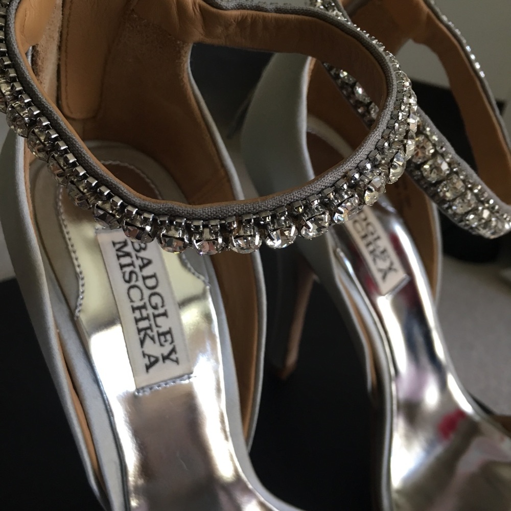 Badgley Mischka silver heels - Picture 5 of 5